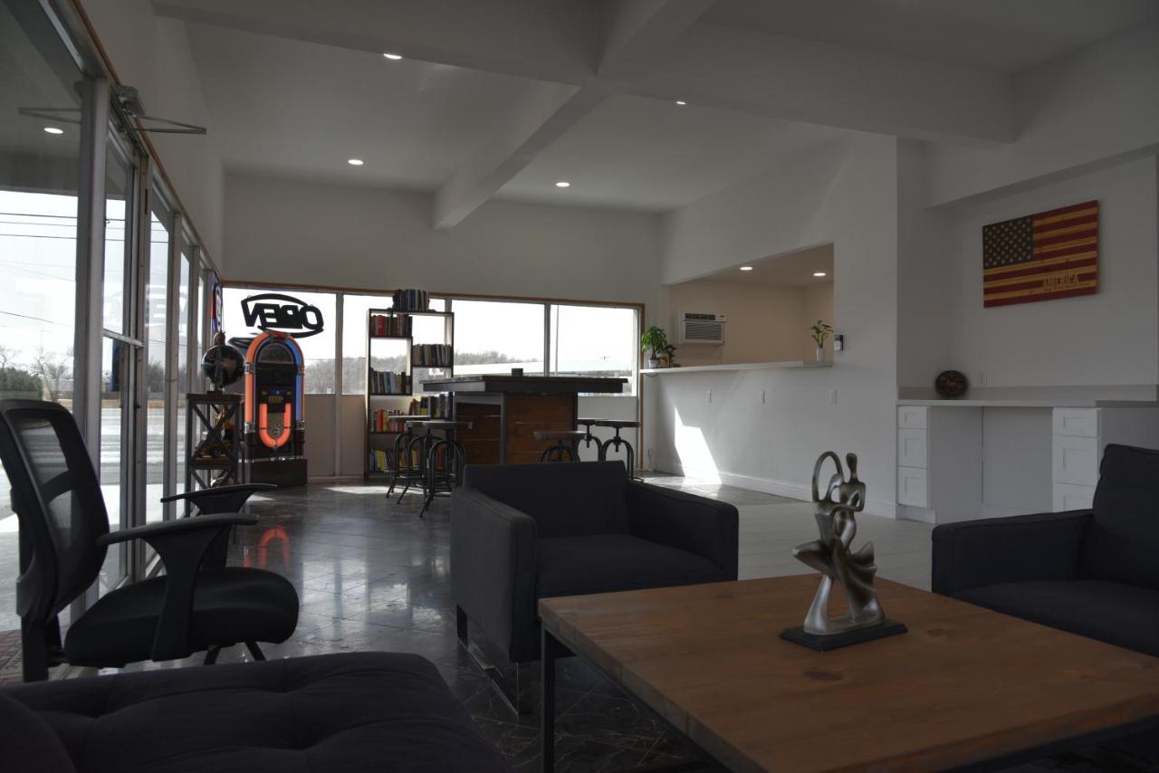 Town Place Studio Apartment Snyder Exterior foto